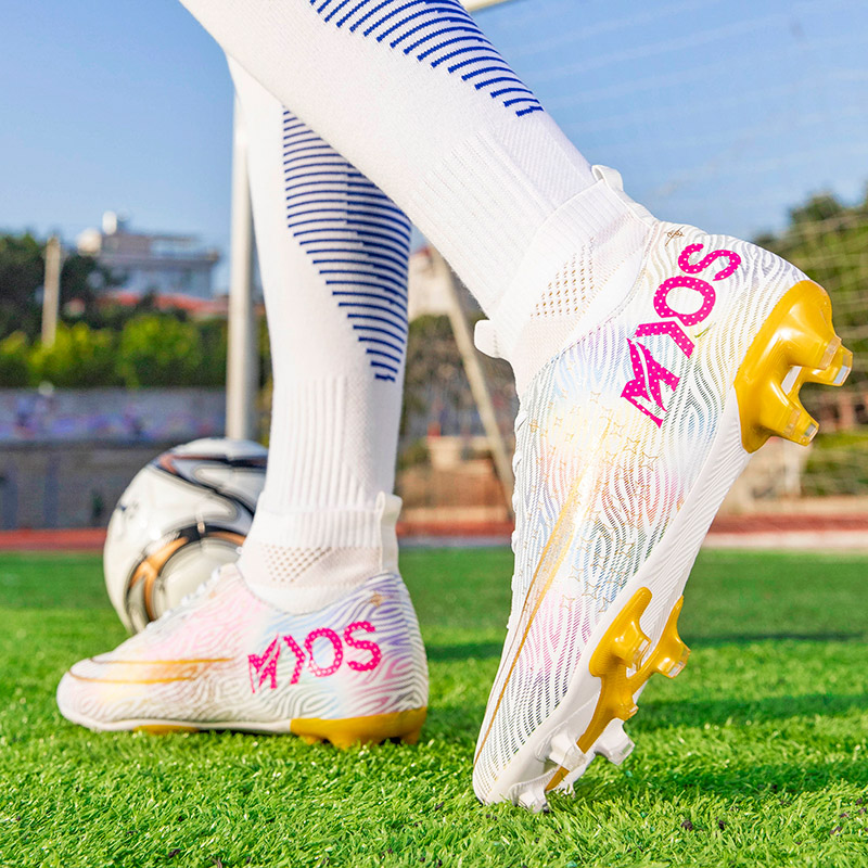 2023 new style custom design men fashion soccer shoes
